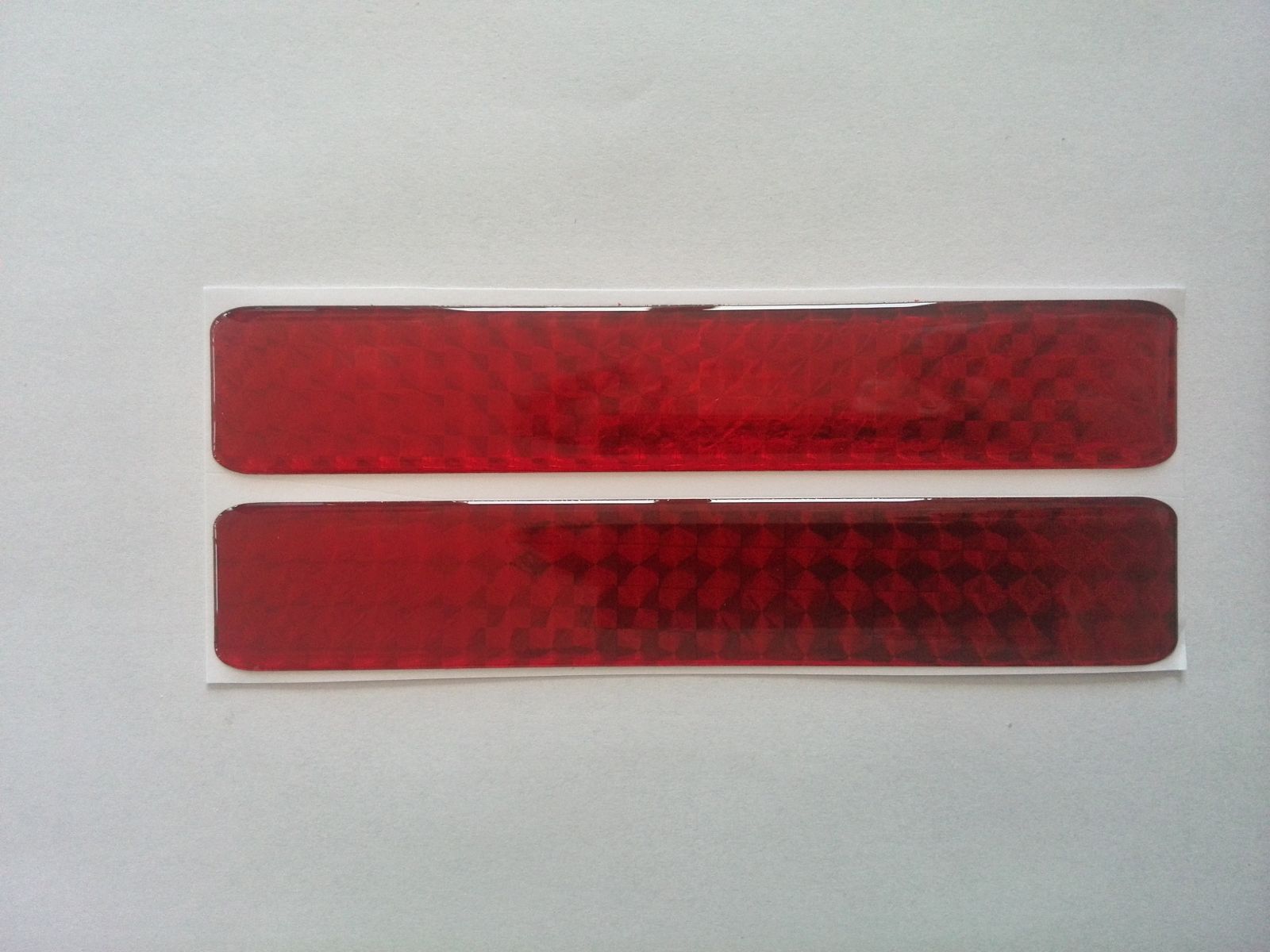 Odrazka 2,5x14 cm červená, samolepiaca